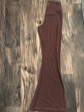 High-Rise Flared Leggings in Dark Brown - Brand: